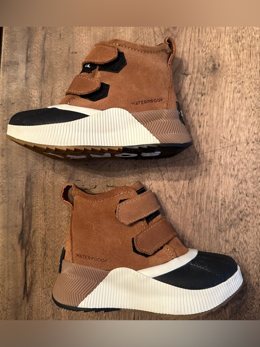 EUC Sorel Toddler Boots in Tan and Black Size 9.